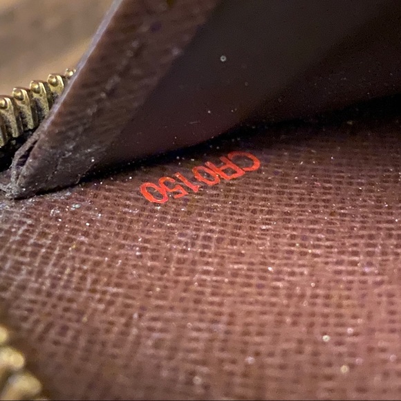 Louis Vuitton Zippy Wallet - Picture 8 of 8